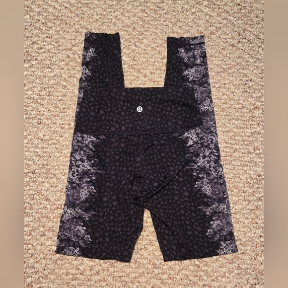 Women's Black Patterned Leggings - Picture 4 of 7
